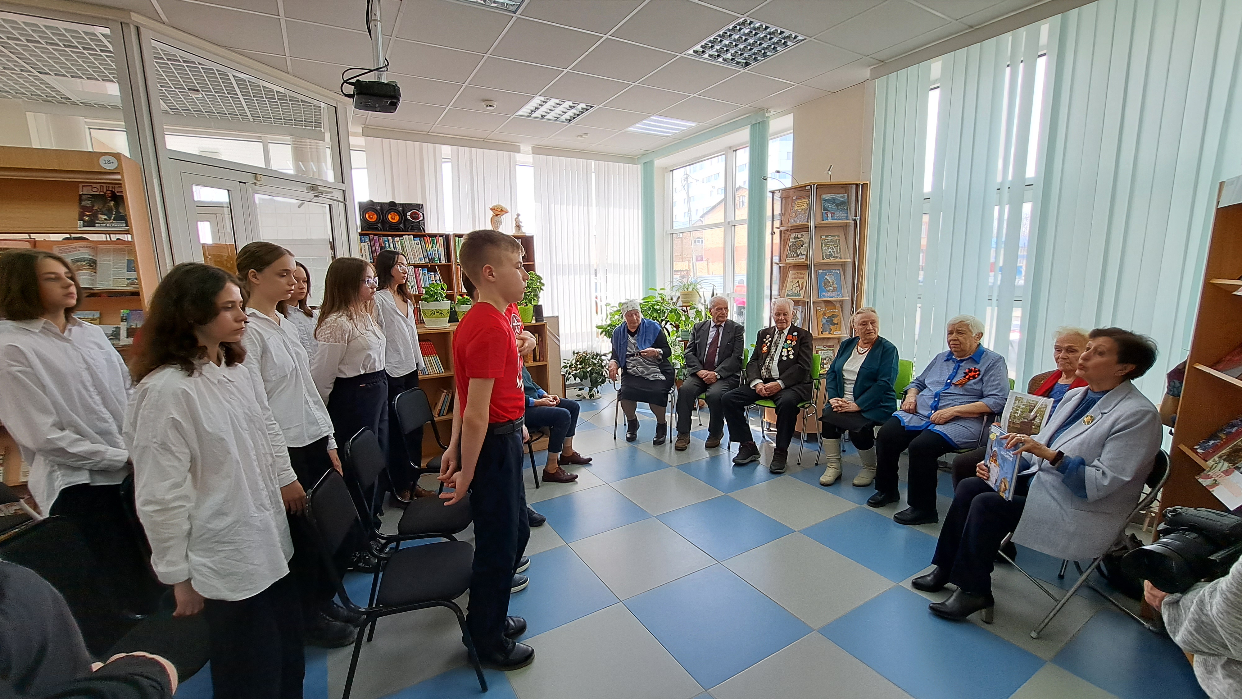 ВЕТЕРАНЫ ПОДЕЛИЛИСЬ ВОСПОМИНАНИЯМИ | 07.05.2023 | Ханты-Мансийск -  БезФормата